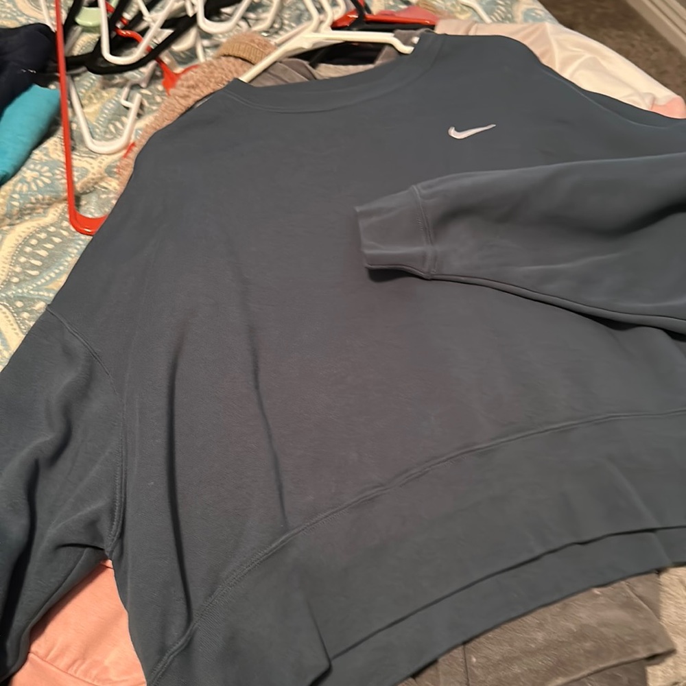 Nike crop top sweatshirt